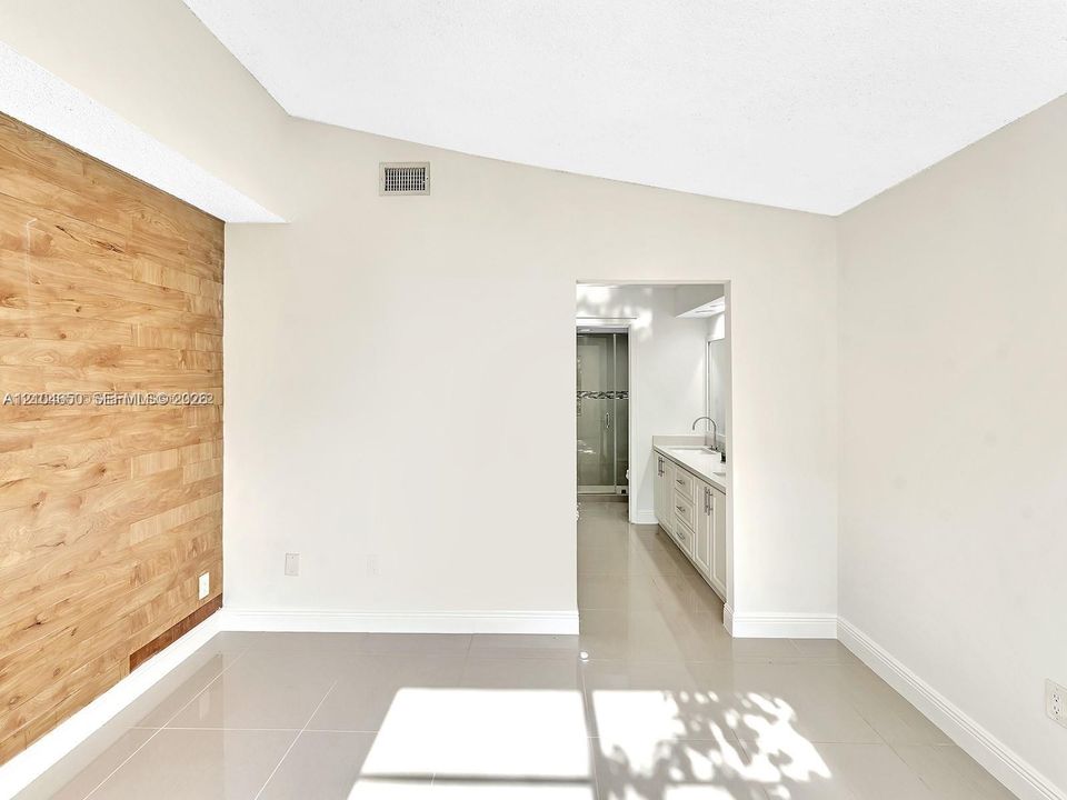 For Rent: $2,750 (2 beds, 2 baths, 940 Square Feet)