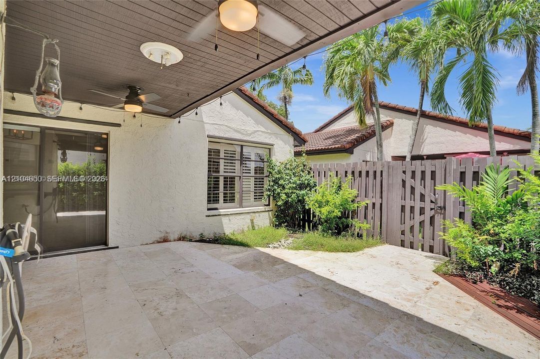 For Rent: $2,750 (2 beds, 2 baths, 940 Square Feet)