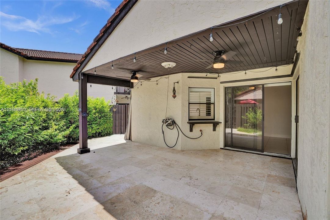 For Rent: $2,750 (2 beds, 2 baths, 940 Square Feet)