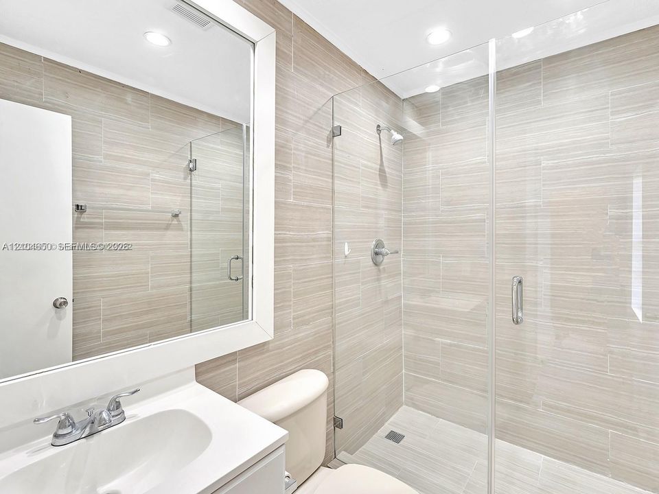 For Rent: $2,750 (2 beds, 2 baths, 940 Square Feet)