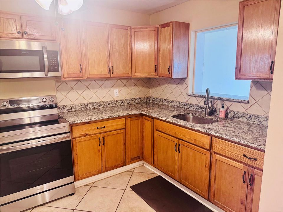 В аренду: $2,800 (2 спален, 2 ванн, 1280 Квадратных фут)