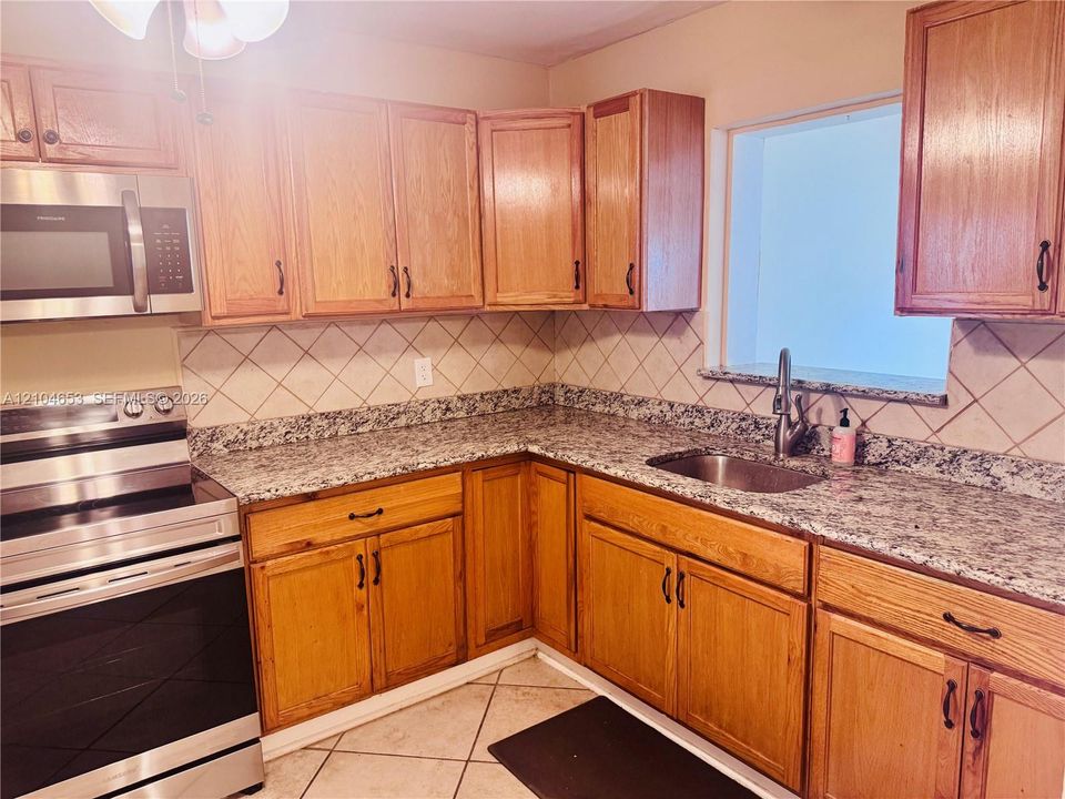 В аренду: $2,800 (2 спален, 2 ванн, 1280 Квадратных фут)