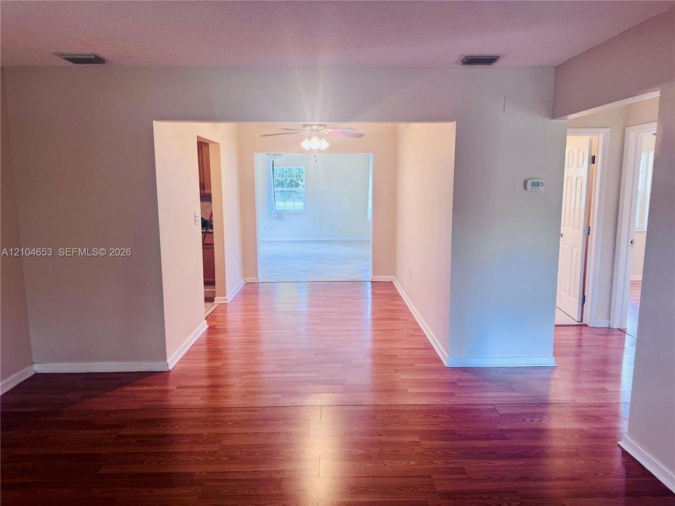 В аренду: $2,800 (2 спален, 2 ванн, 1280 Квадратных фут)