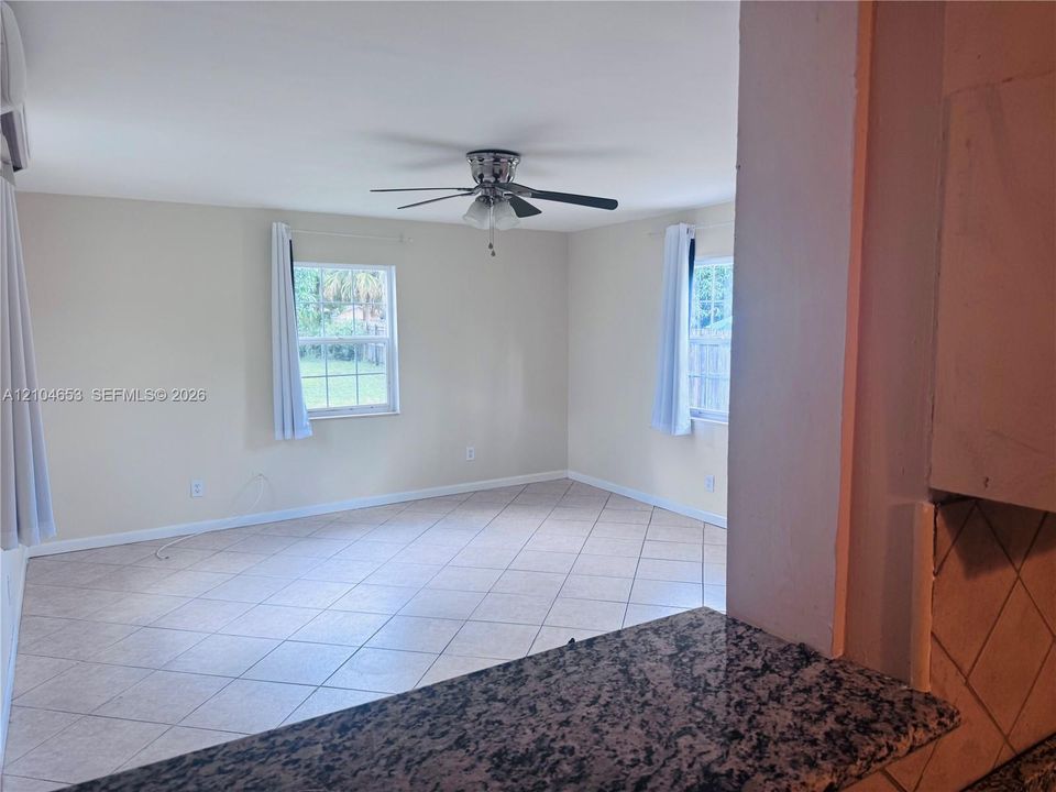 В аренду: $2,800 (2 спален, 2 ванн, 1280 Квадратных фут)