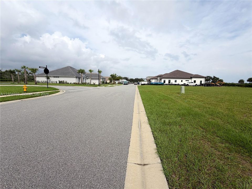 На продажу: $439,000 (0.15 acres)