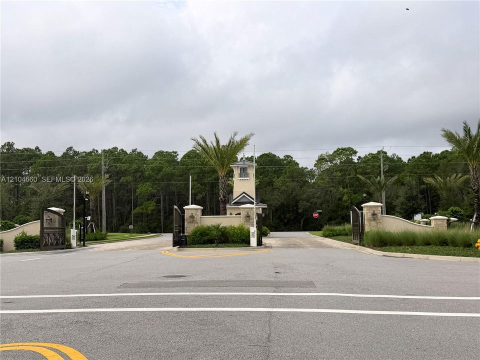 На продажу: $439,000 (0.15 acres)
