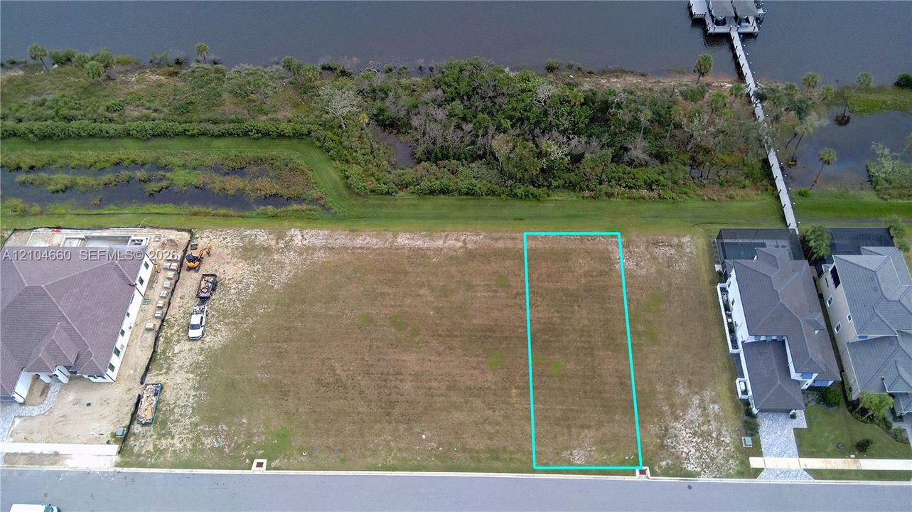 На продажу: $439,000 (0.15 acres)