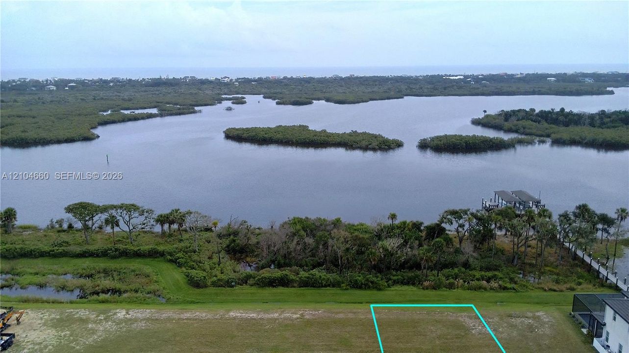 На продажу: $439,000 (0.15 acres)
