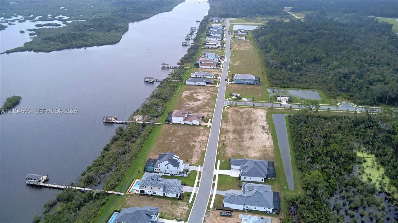 На продажу: $439,000 (0.15 acres)