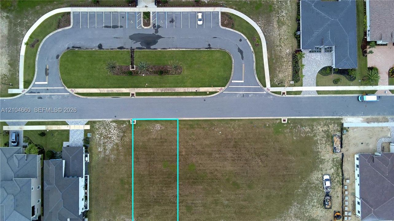 На продажу: $439,000 (0.15 acres)