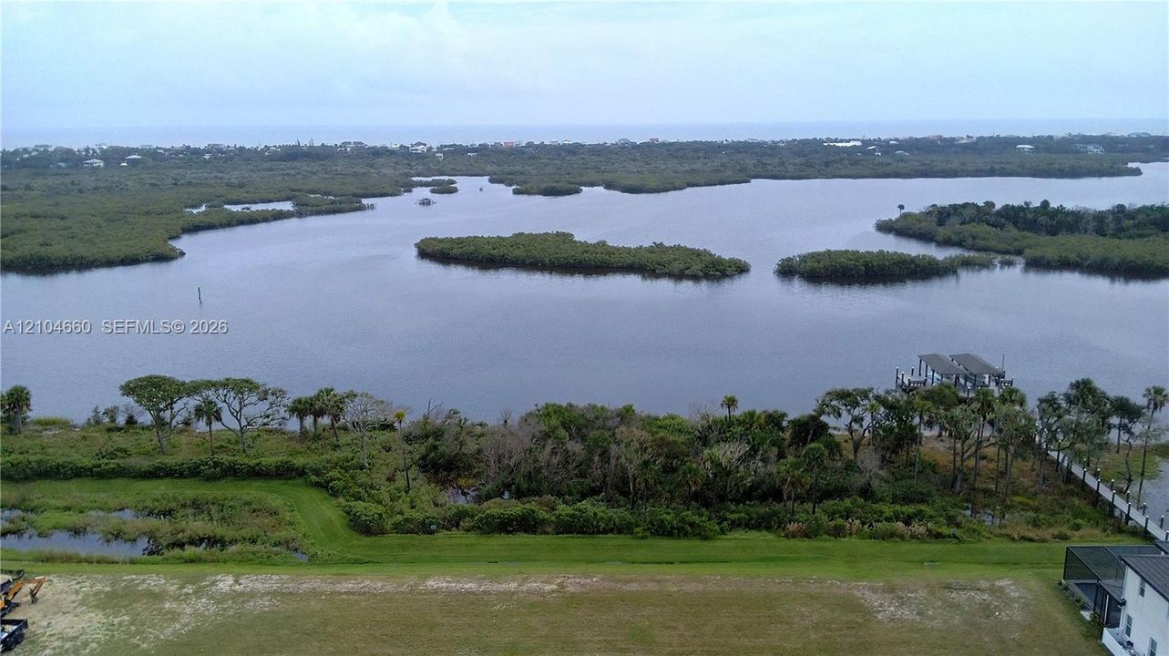 На продажу: $439,000 (0.15 acres)