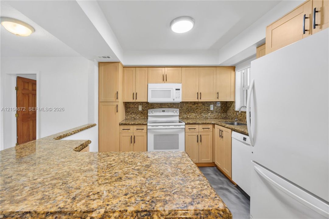 В аренду: $2,800 (3 спален, 2 ванн, 1390 Квадратных фут)