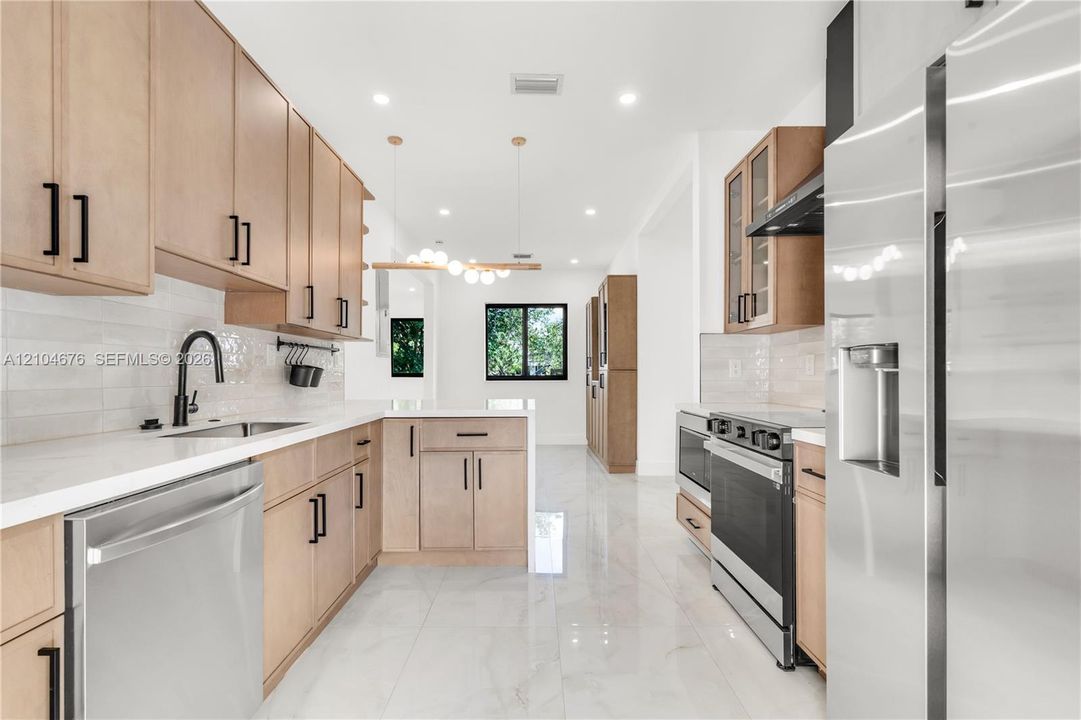 В аренду: $3,300 (2 спален, 2 ванн, 1100 Квадратных фут)