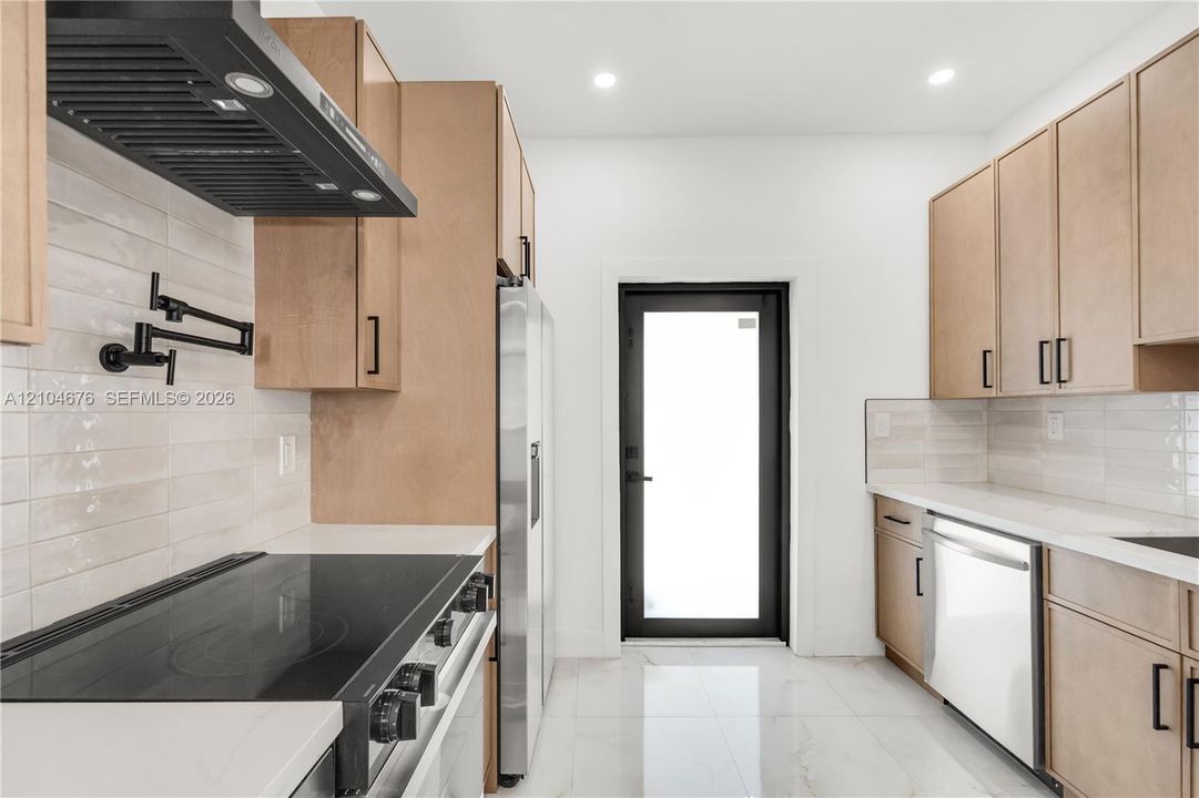 В аренду: $3,300 (2 спален, 2 ванн, 1100 Квадратных фут)