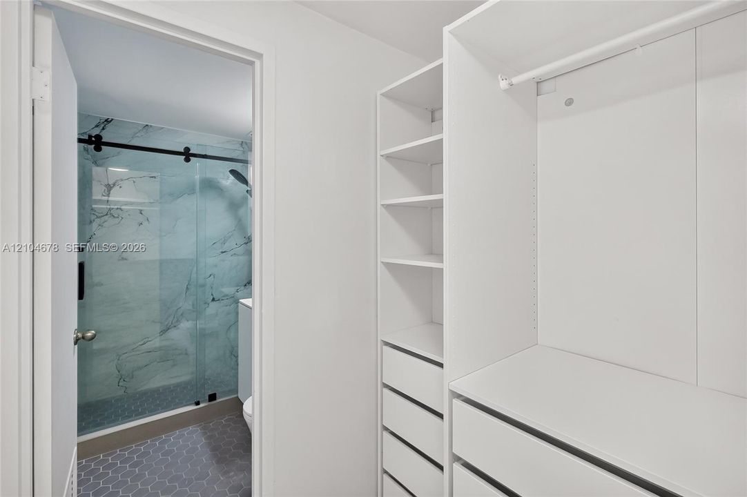 For Rent: $2,100 (0 beds, 1 baths, 580 Square Feet)