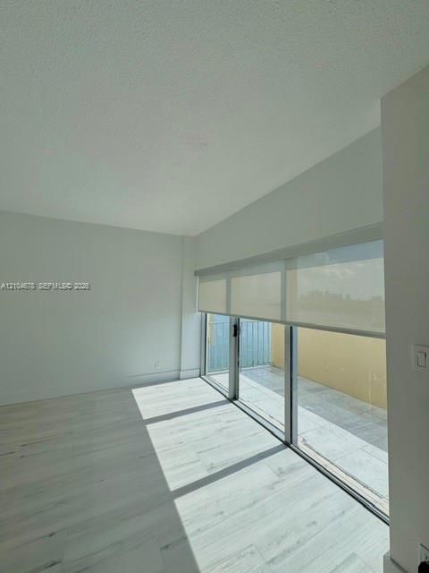 For Rent: $2,100 (0 beds, 1 baths, 580 Square Feet)