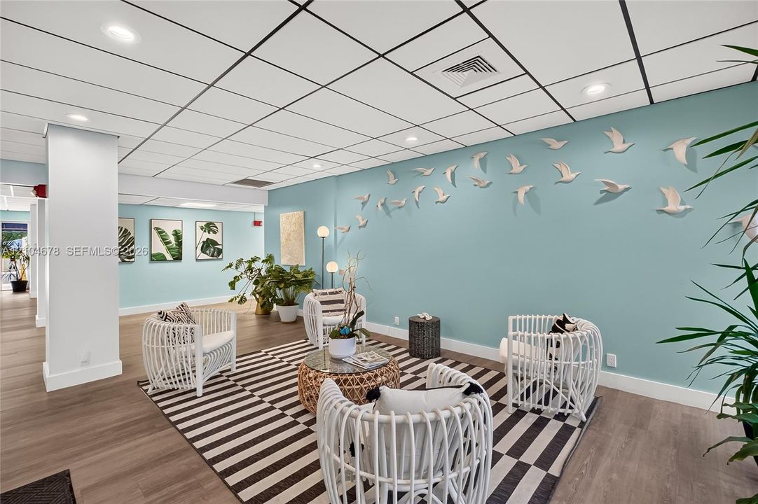 For Rent: $2,100 (0 beds, 1 baths, 580 Square Feet)