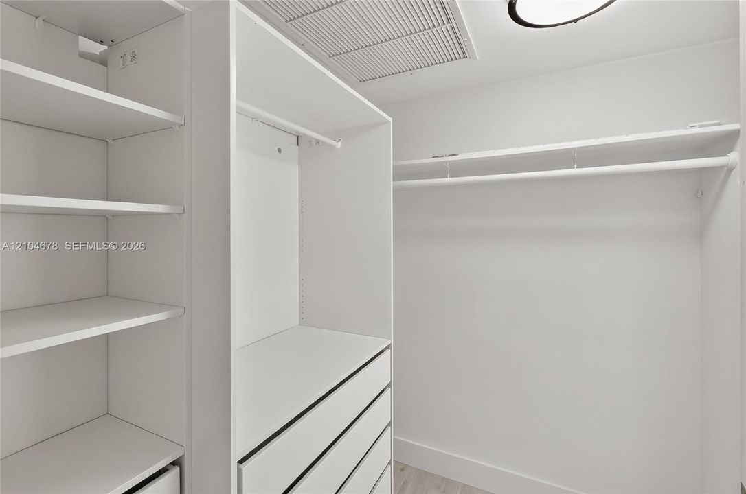 For Rent: $2,100 (0 beds, 1 baths, 580 Square Feet)
