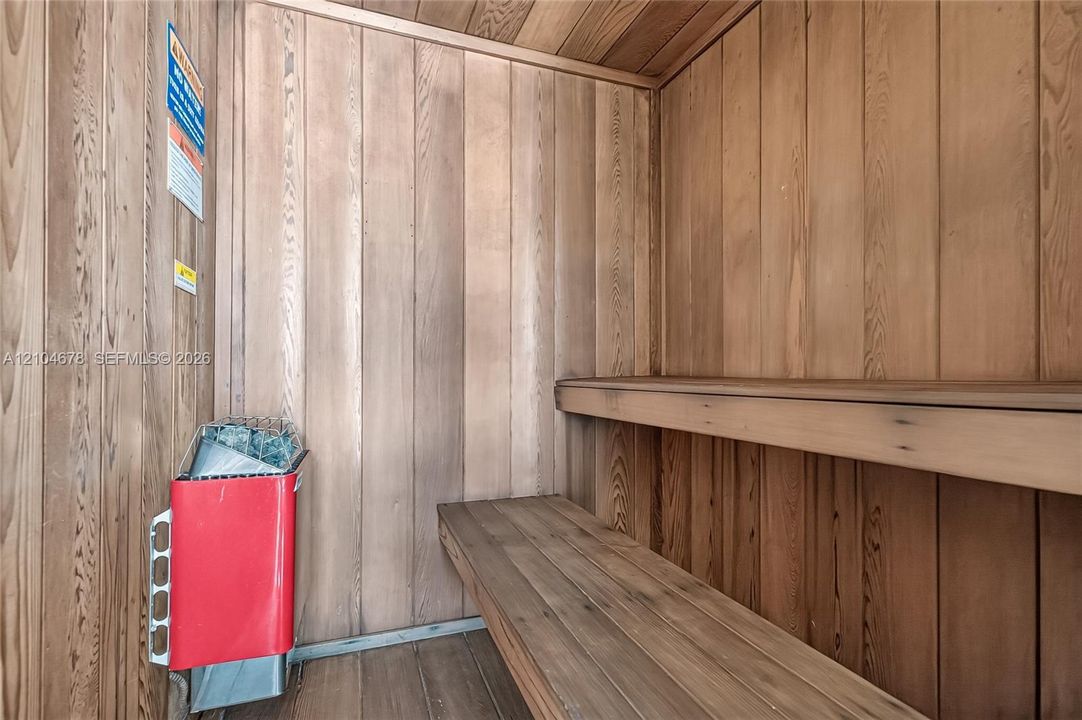 For Rent: $2,100 (0 beds, 1 baths, 580 Square Feet)