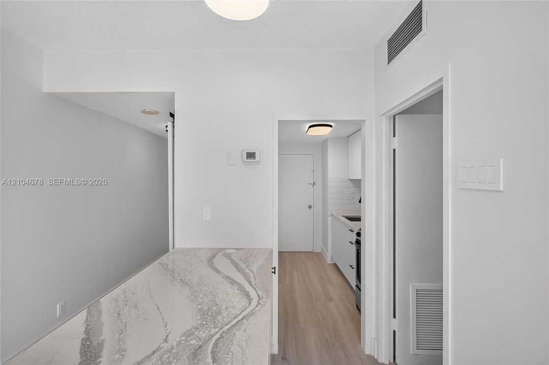 For Rent: $2,100 (0 beds, 1 baths, 580 Square Feet)