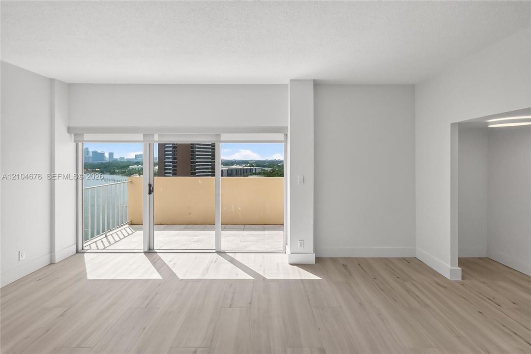 For Rent: $2,100 (0 beds, 1 baths, 580 Square Feet)