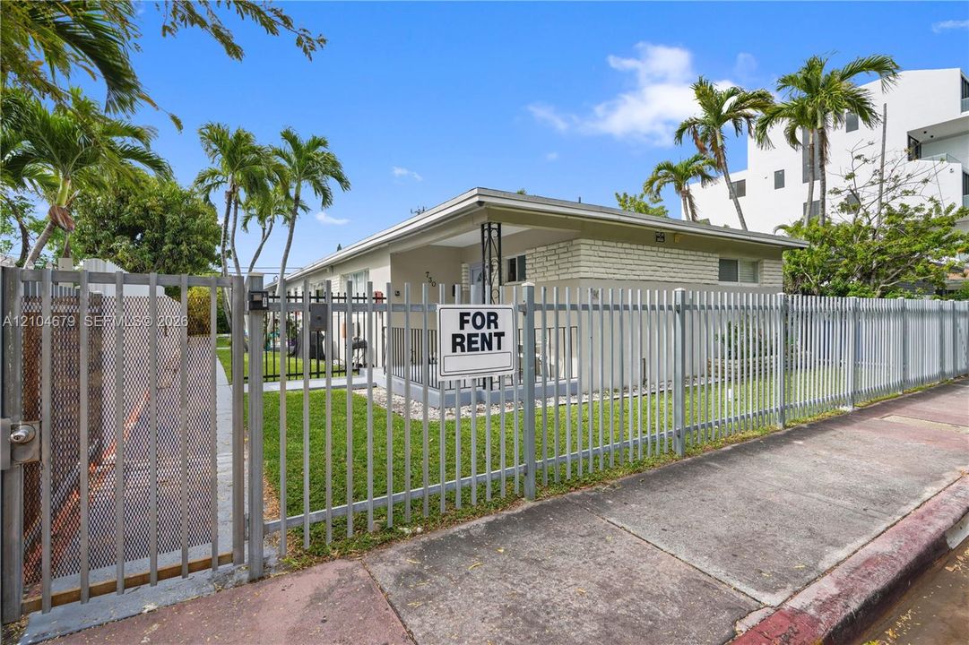 For Rent: $2,300 (2 beds, 2 baths, 2464 Square Feet)