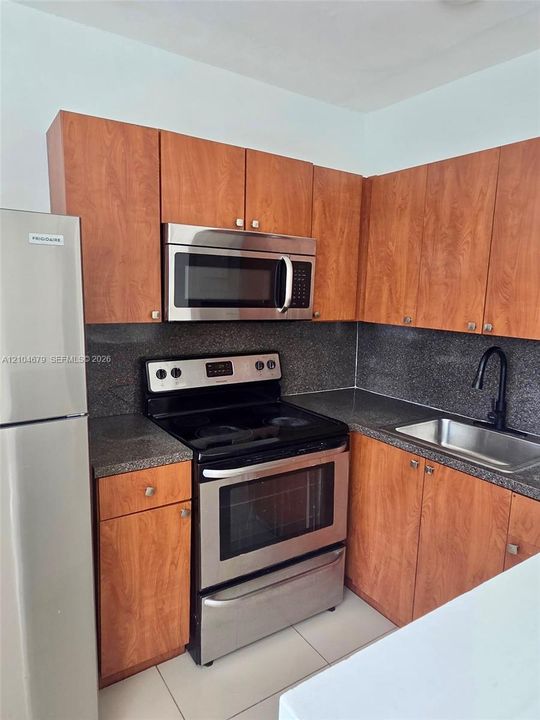 For Rent: $2,300 (2 beds, 2 baths, 2464 Square Feet)