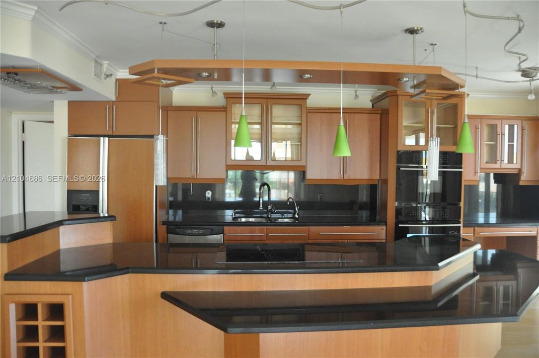 В аренду: $4,800 (2 спален, 2 ванн, 1683 Квадратных фут)