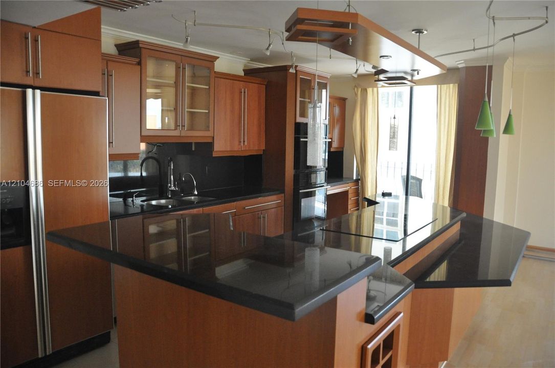 В аренду: $4,800 (2 спален, 2 ванн, 1683 Квадратных фут)