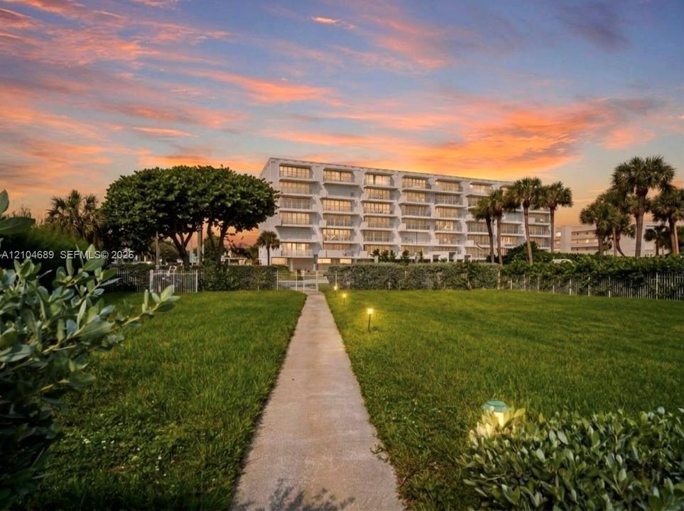 En Venta: $649,000 (2 camas, 2 baños, 1209 Pies cuadrados)