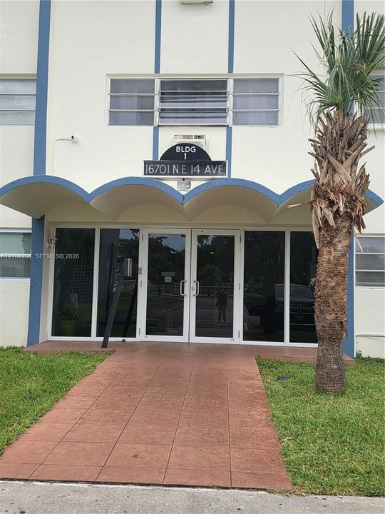 For Rent: $1,550 (1 beds, 1 baths, 670 Square Feet)
