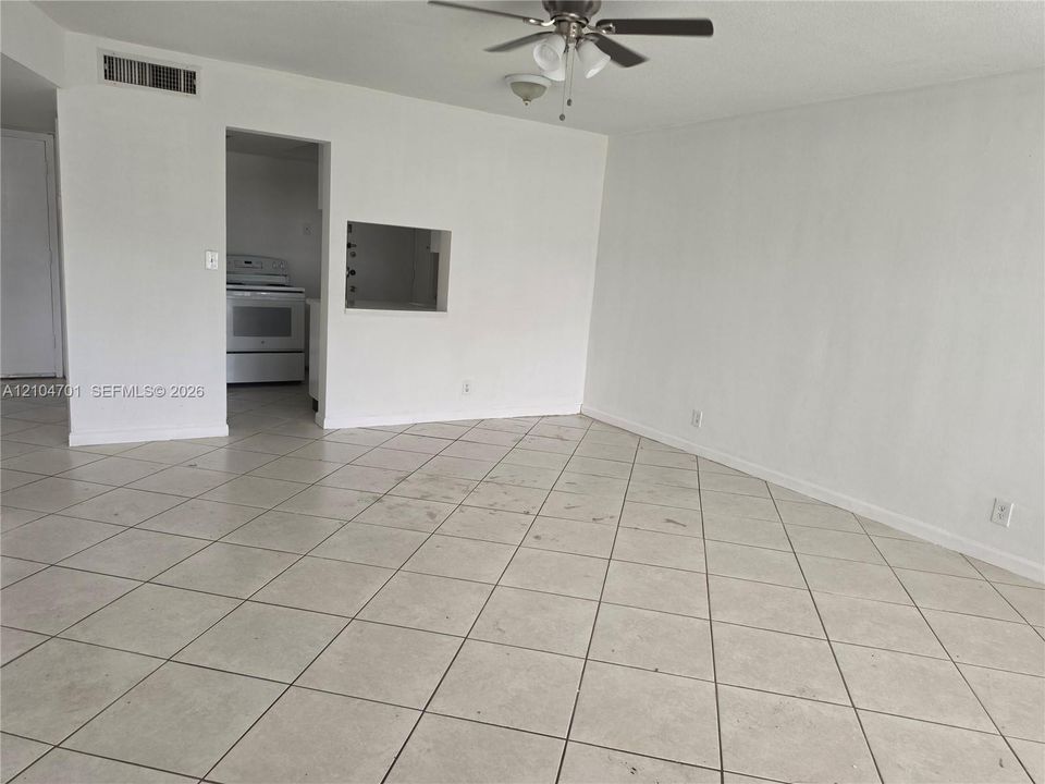 For Rent: $1,550 (1 beds, 1 baths, 670 Square Feet)
