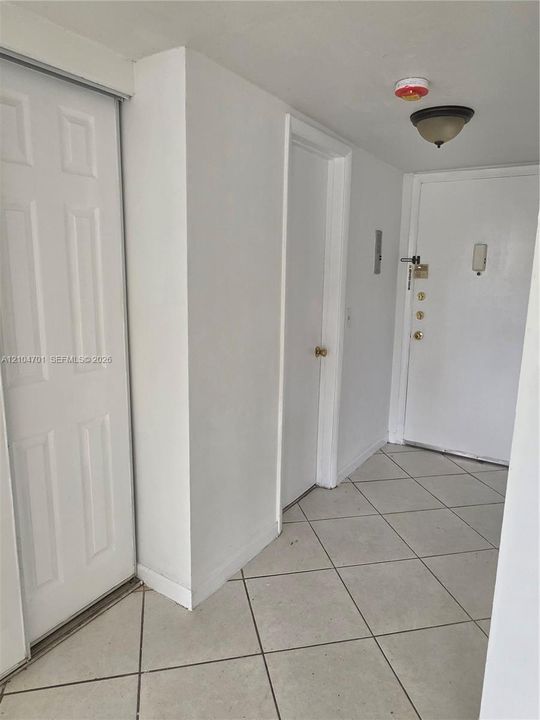 For Rent: $1,550 (1 beds, 1 baths, 670 Square Feet)