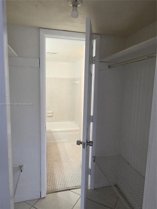 For Rent: $1,550 (1 beds, 1 baths, 670 Square Feet)