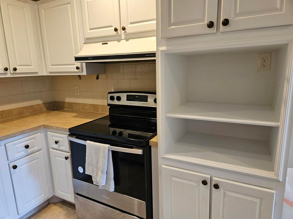 Kitchen/ Microwave area