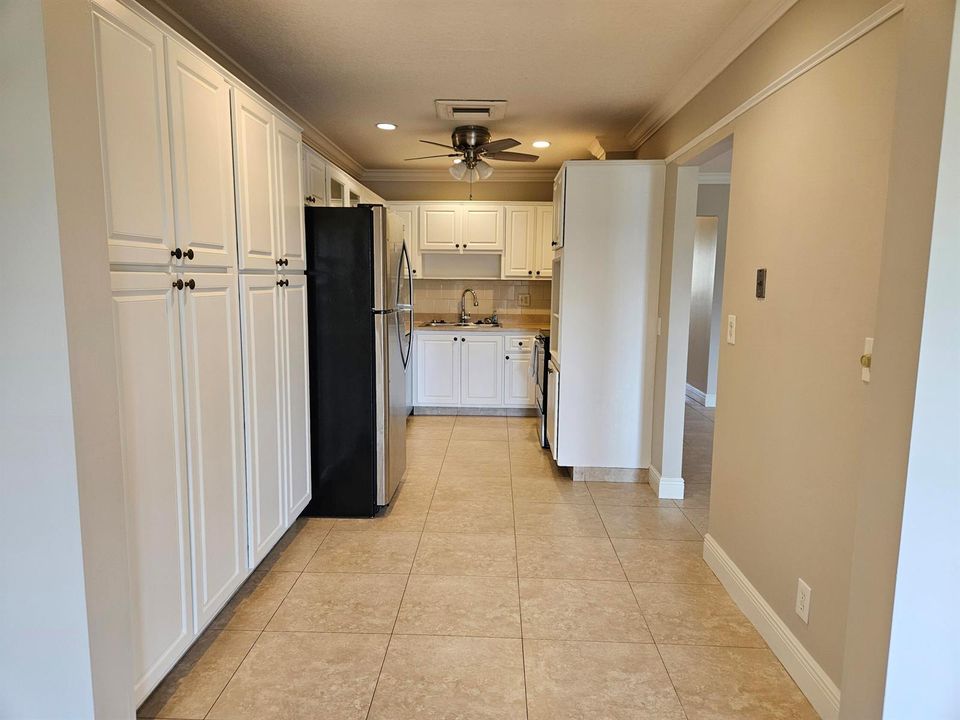 Kitchen table area