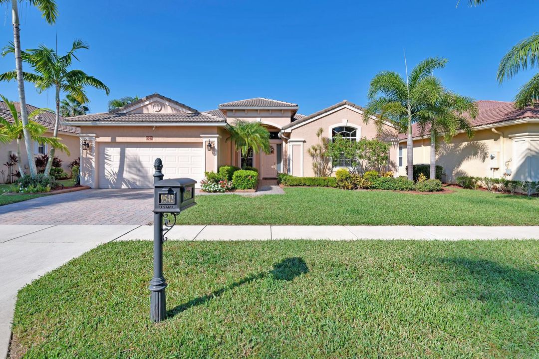 9542 Lantern Bay Cir
