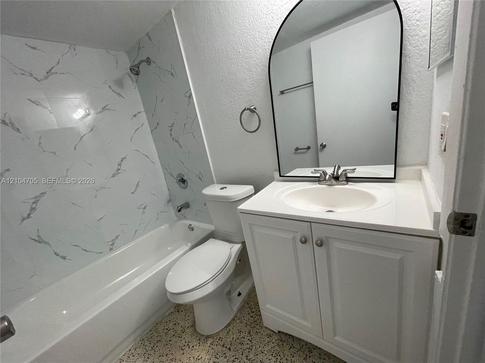 For Rent: $1,980 (2 beds, 1 baths, 769 Square Feet)