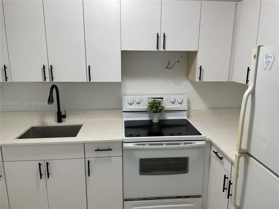 For Rent: $1,980 (2 beds, 1 baths, 769 Square Feet)