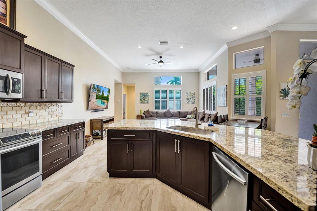 For Sale: $1,300,000 (5 beds, 3 baths, 3033 Square Feet)