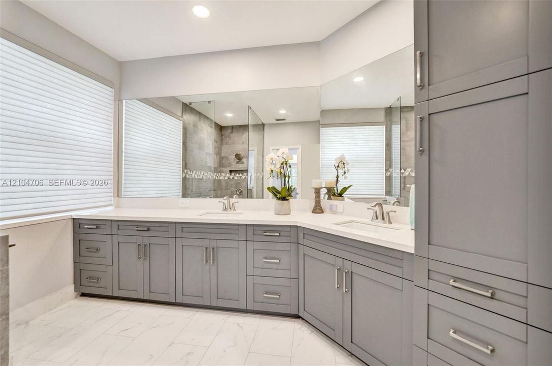 For Sale: $1,300,000 (5 beds, 3 baths, 3033 Square Feet)