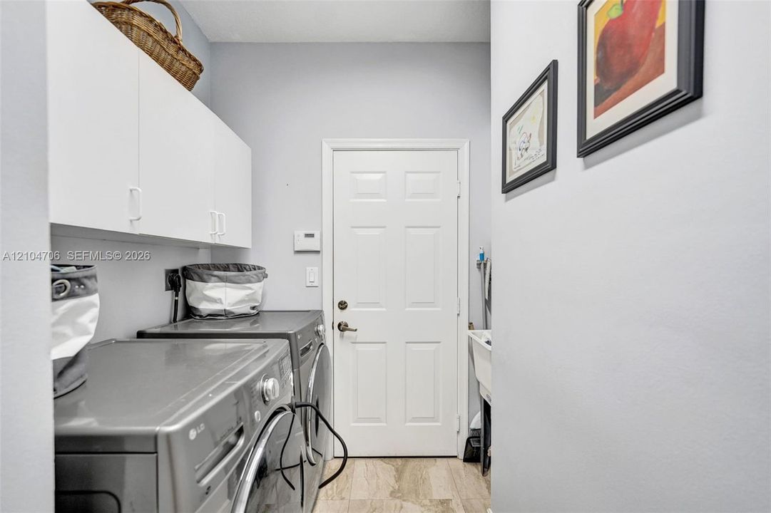 For Sale: $1,300,000 (5 beds, 3 baths, 3033 Square Feet)