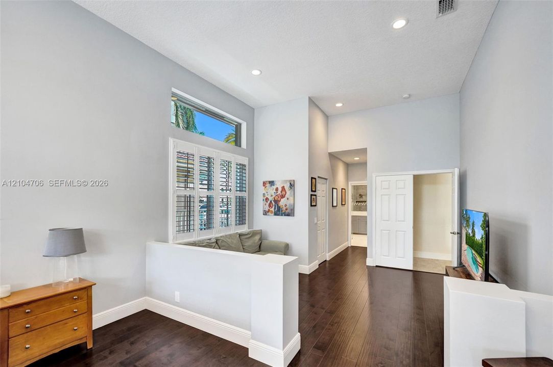 For Sale: $1,300,000 (5 beds, 3 baths, 3033 Square Feet)