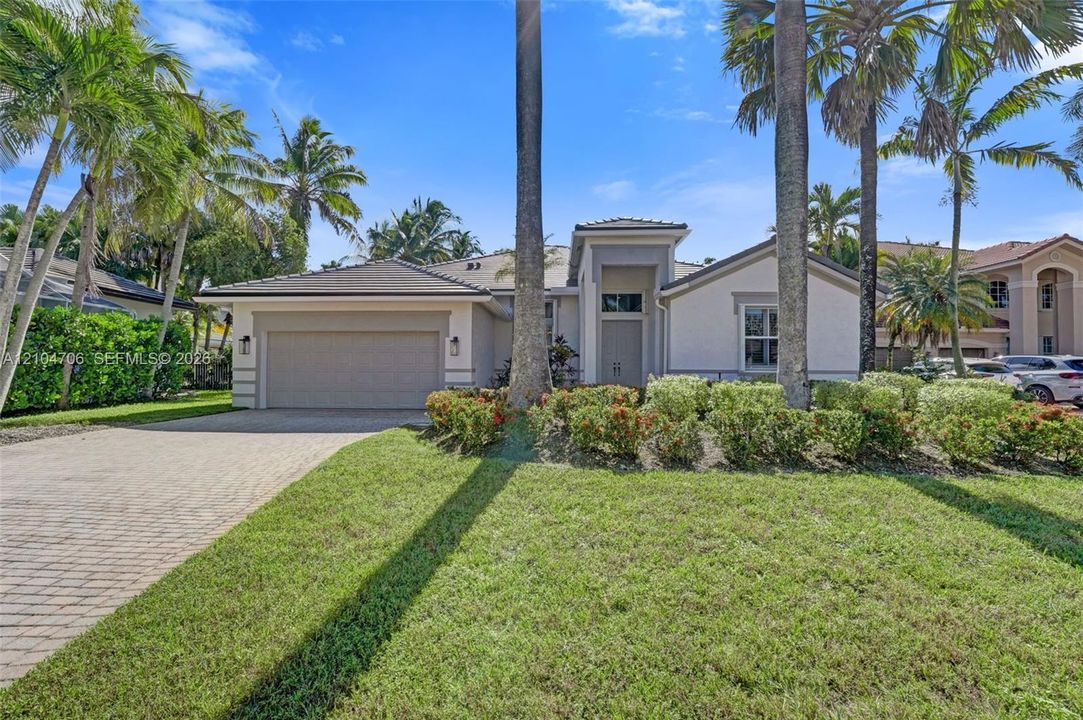 For Sale: $1,300,000 (5 beds, 3 baths, 3033 Square Feet)