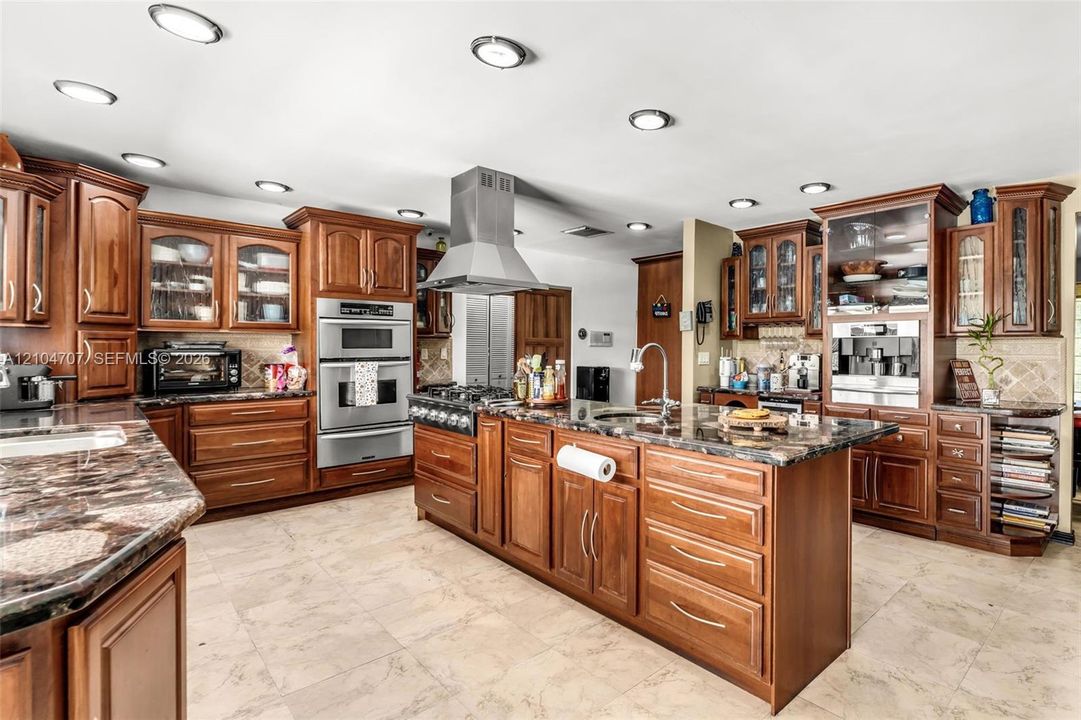 En Venta: $1,370,000 (5 camas, 4 baños, 3120 Pies cuadrados)