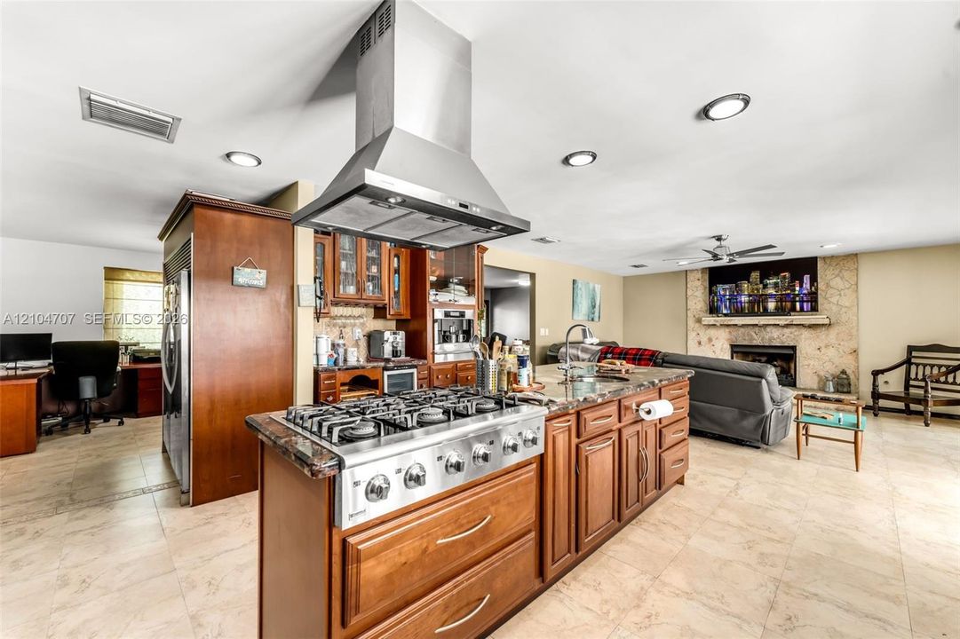 En Venta: $1,370,000 (5 camas, 4 baños, 3120 Pies cuadrados)
