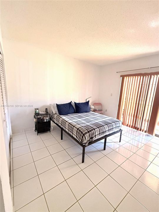 For Rent: $2,250 (3 beds, 2 baths, 997 Square Feet)