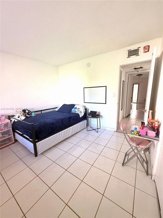 For Rent: $2,250 (3 beds, 2 baths, 997 Square Feet)