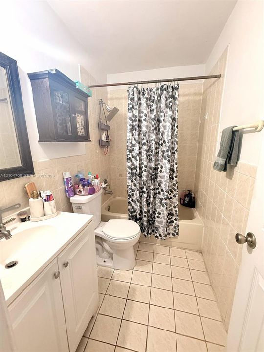 For Rent: $2,250 (3 beds, 2 baths, 997 Square Feet)