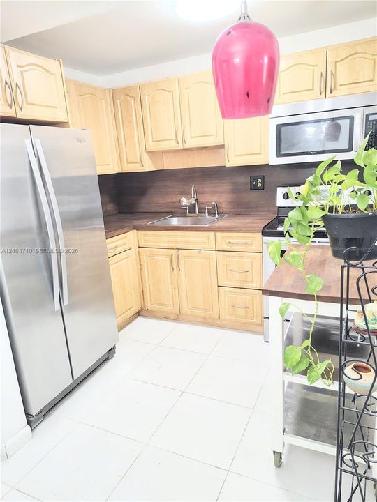 На продажу: $90,000 (1 спален, 1 ванн, 590 Квадратных фут)